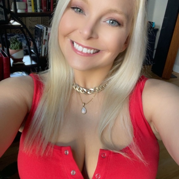 Meet your Posher, Lydia - Picture 2 of 2